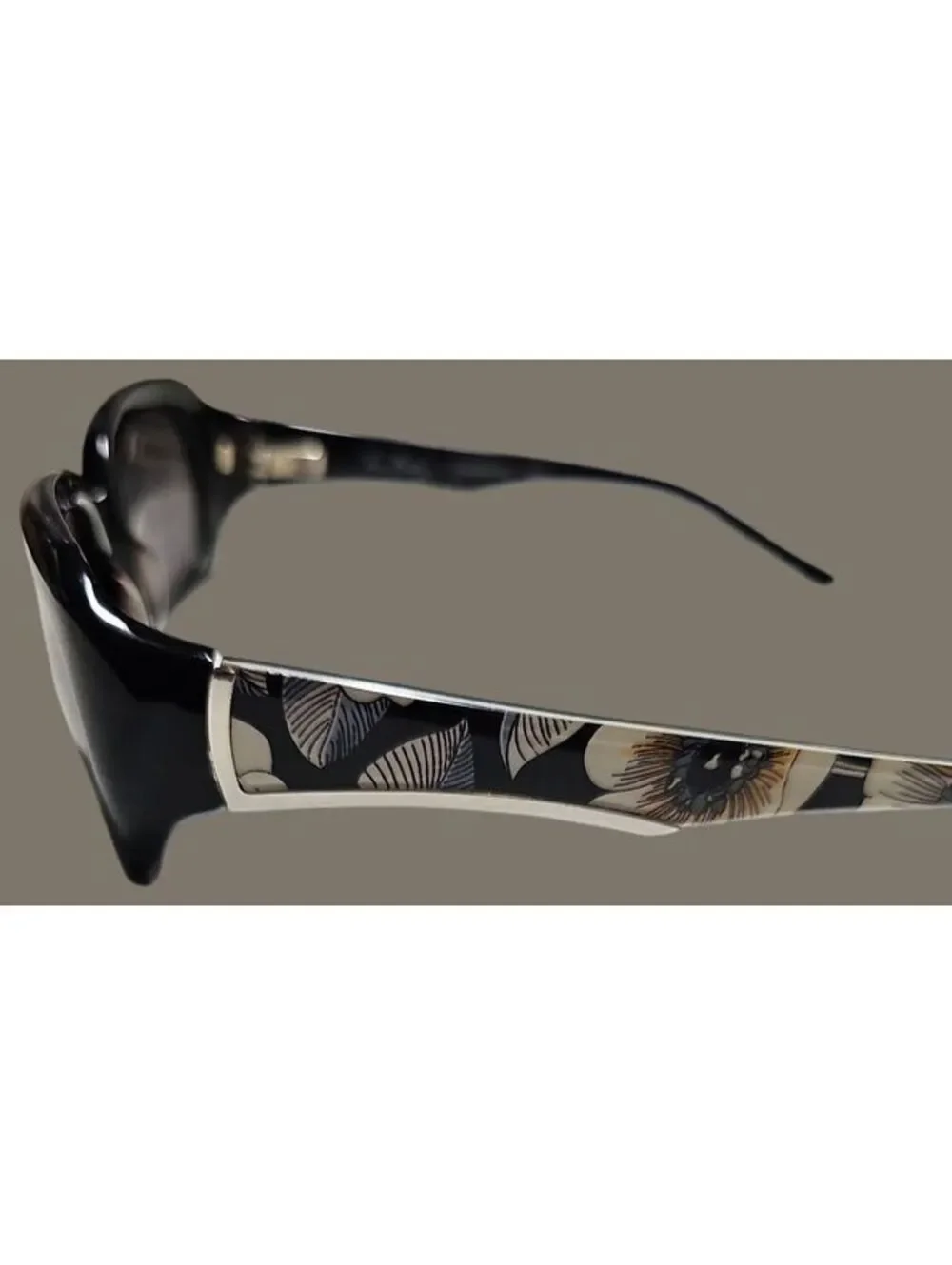 Vera Bradley Meredith CS Sunglasses Black Floral Arms UV400 – Women’s – Read